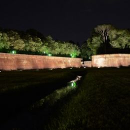 lucca's walls at night