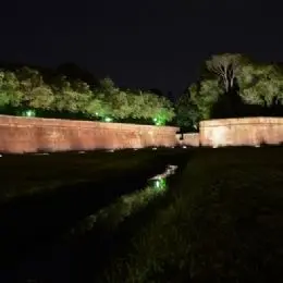 lucca's walls at night